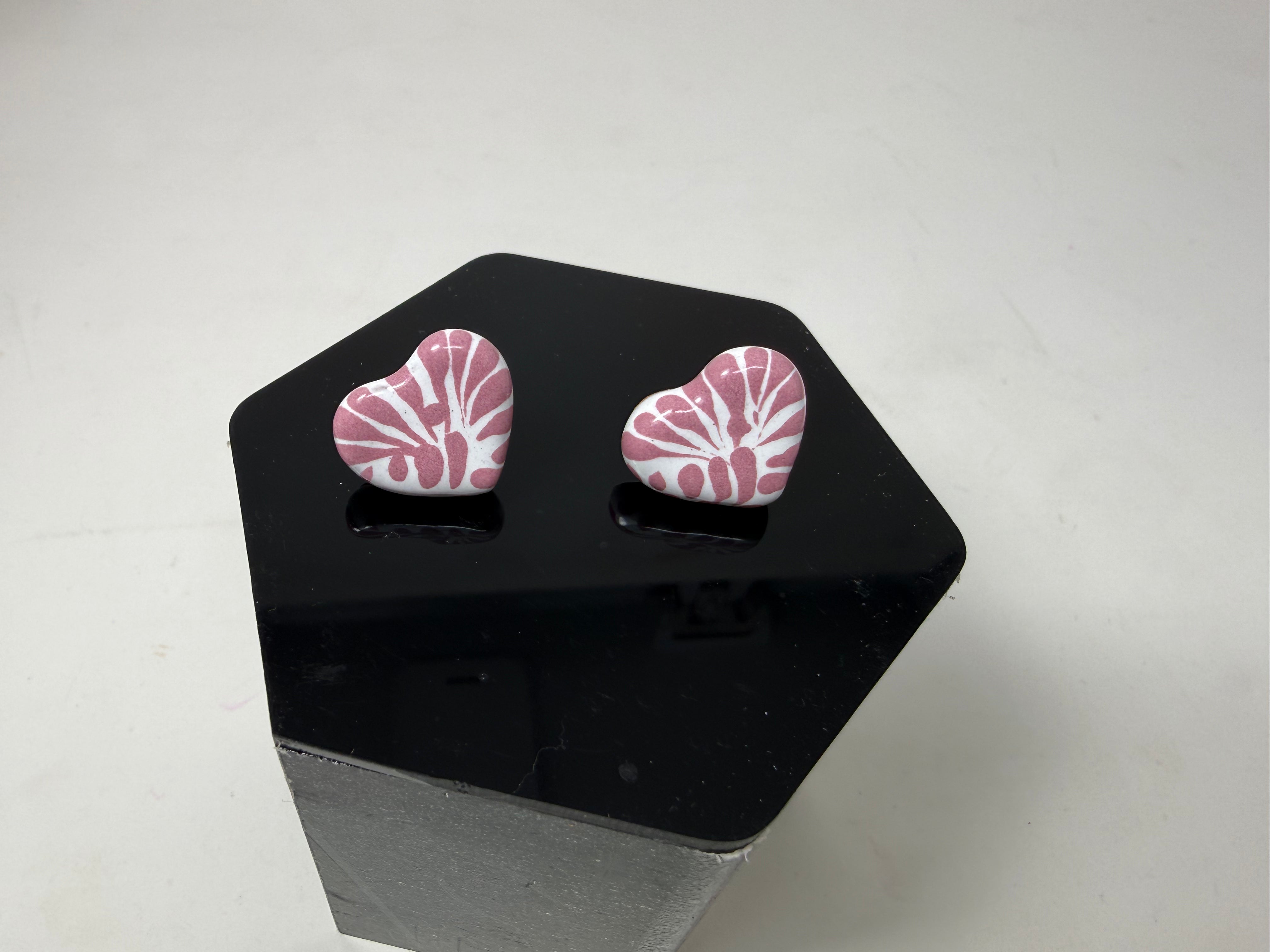 Heart-shaped pink and white patterned earrings 