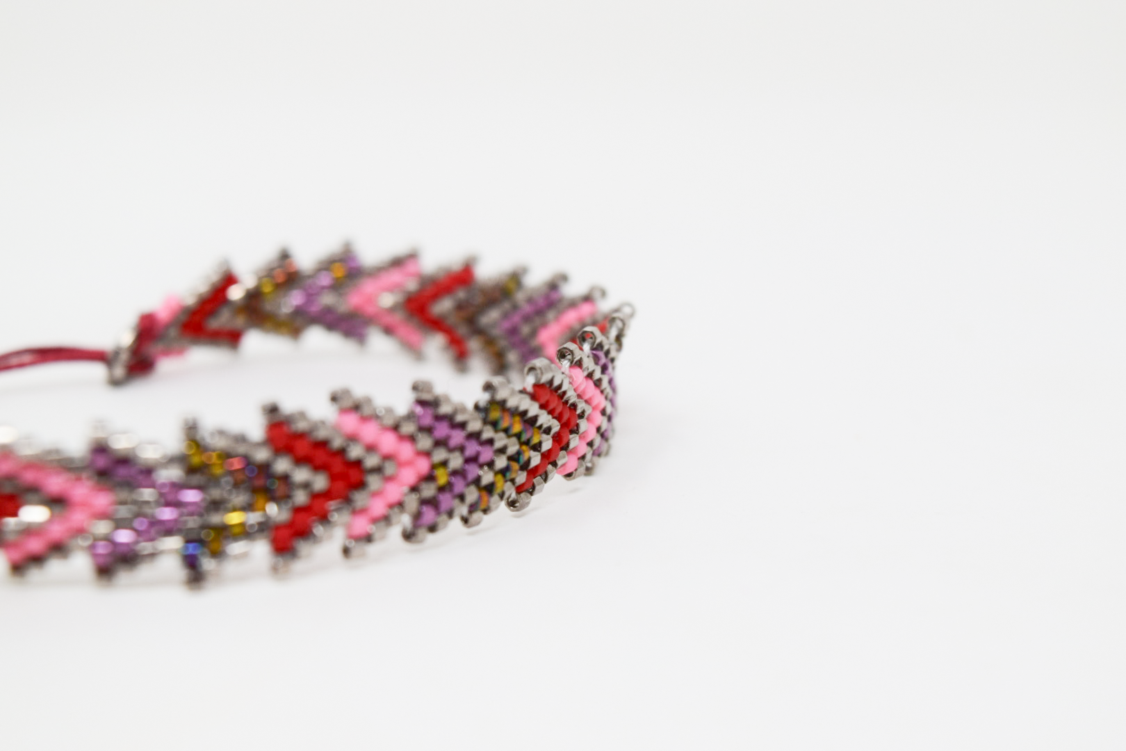Adjustable seed beads bracelet